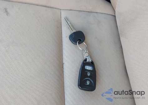 2013 Hyundai Elantra Gls z USA, uszkodzony, nr VIN 5NPDH4AE8DH416947